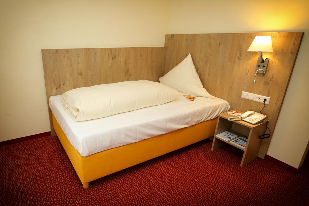 היידנהיים אן דר ברנץ Akzent Hotel Restaurant Hirsch מראה חיצוני תמונה