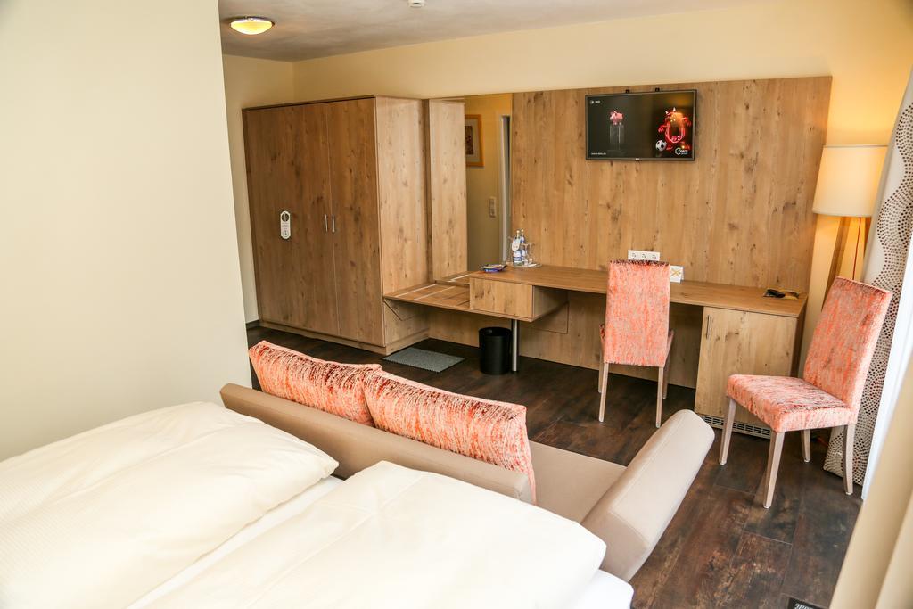 היידנהיים אן דר ברנץ Akzent Hotel Restaurant Hirsch מראה חיצוני תמונה
